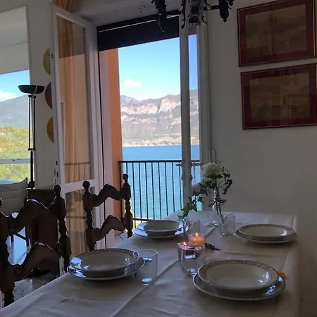 Panoramico Fronte شقة